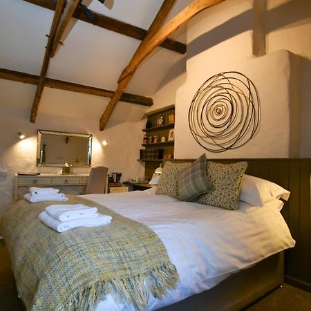 Carew Inn Dış mekan fotoğraf