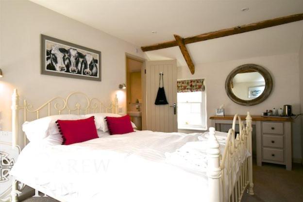 Carew Inn Dış mekan fotoğraf