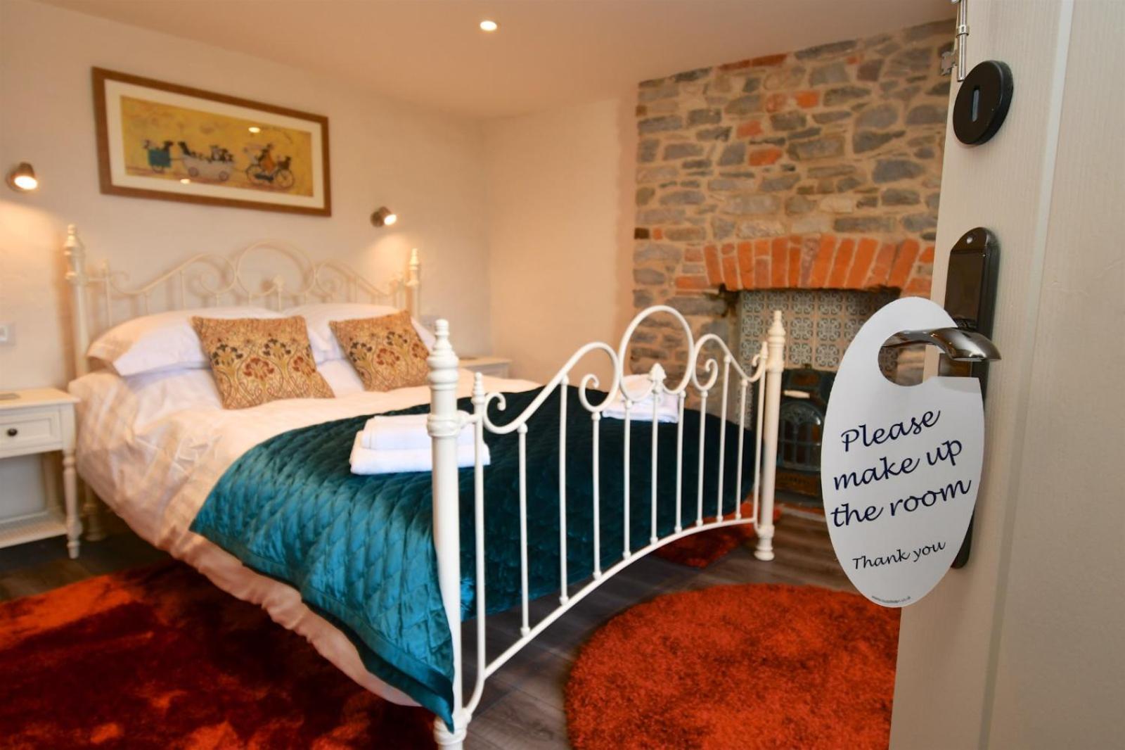 Carew Inn Dış mekan fotoğraf