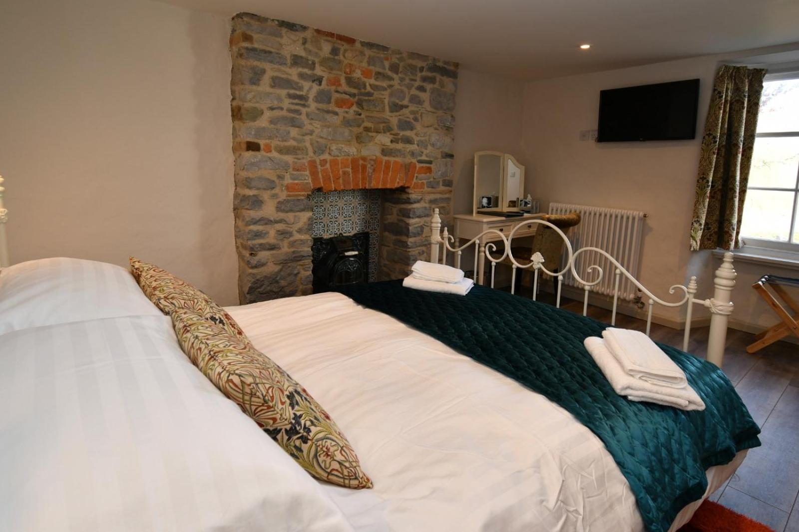 Carew Inn Dış mekan fotoğraf