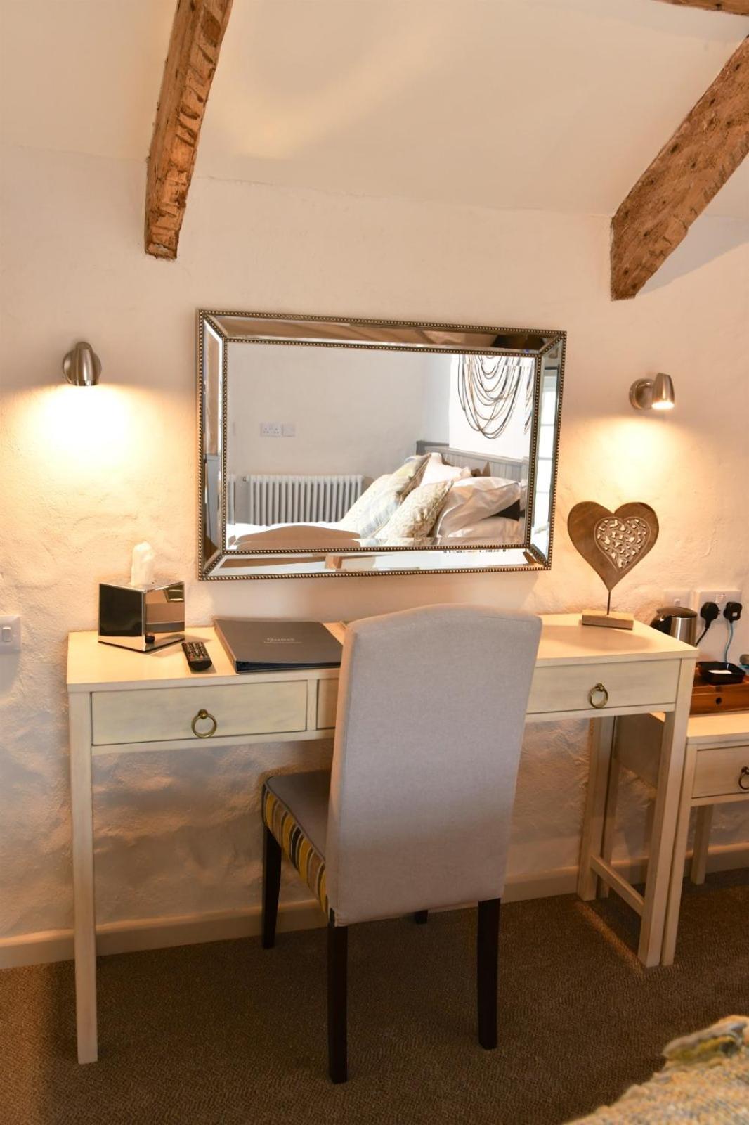 Carew Inn Dış mekan fotoğraf