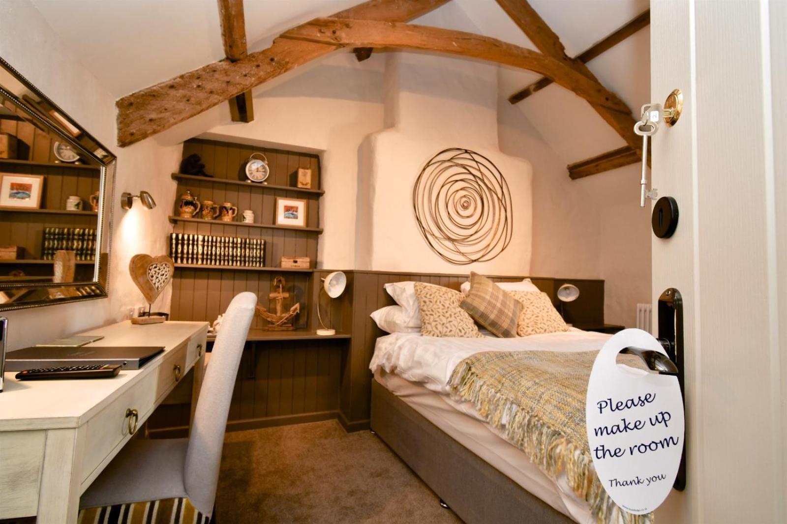 Carew Inn Dış mekan fotoğraf