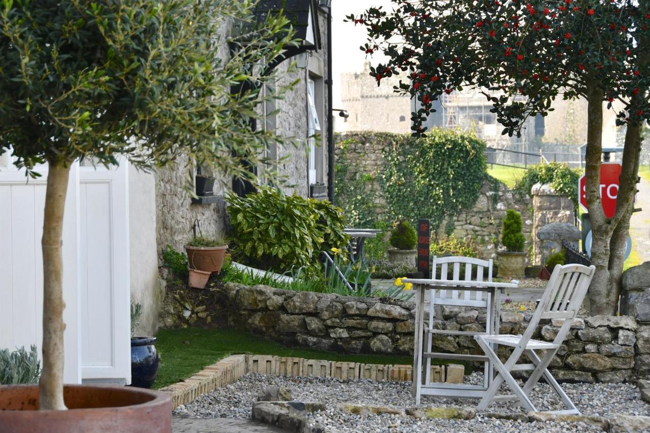Carew Inn Dış mekan fotoğraf